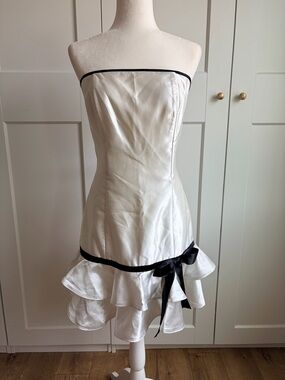 Jessica McClintock for Gunne Sax Vintage White Dress With Black Bow | 9/L